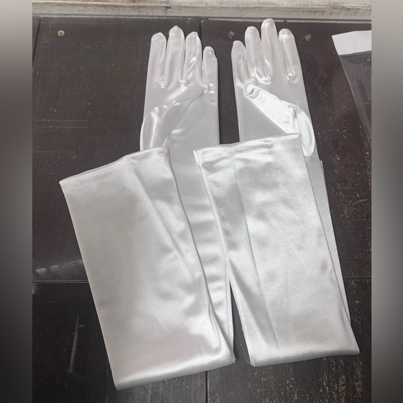 Adult One Size White Satin Opera Over The Elbow Length Dress Gloves New in Pkg - Picture 2 of 3